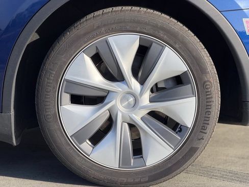 Used 2023 Tesla Model Y Long Range AWD/4WD image 2