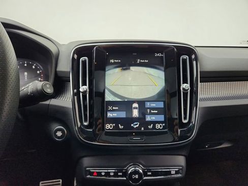 Used 2019 Volvo XC40 T5 R-Design image 24