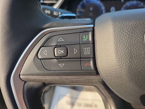 Used 2025 Jeep Grand Cherokee L Limited w/ Black Appearance Package image 16