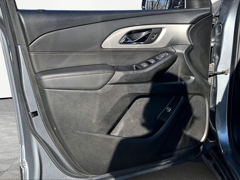 Used 2020 Chevrolet Traverse LT image 23