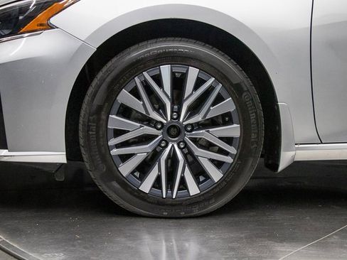 Used 2023 Nissan Altima 2.5 SV w/ SV Premium Package image 8