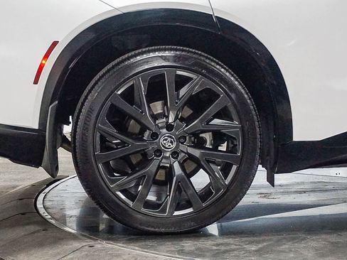 Certified 2025 Toyota Crown Signia w/ Advanced Technology Package AWD/4WD image 8