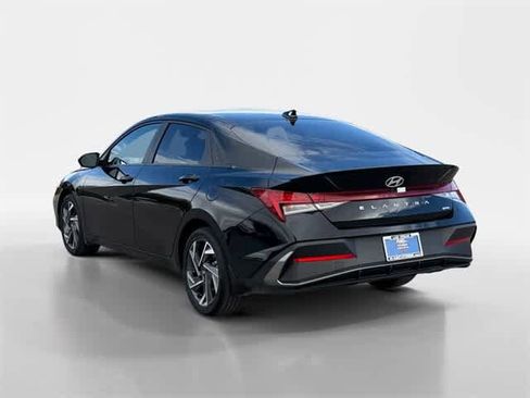 Certified 2025 Hyundai Elantra SEL image 9