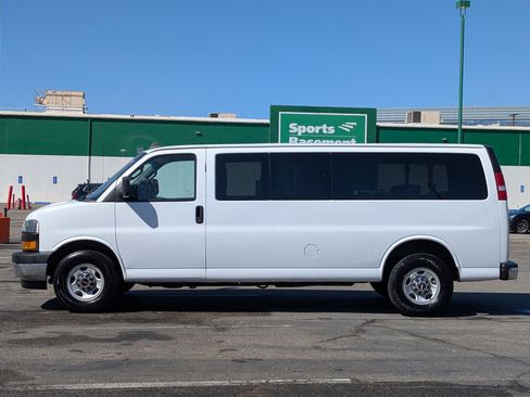 Used 2018 GMC Savana 3500 LT w/ LT Preferred Equipment Group image 4