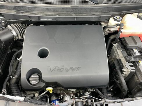 Used 2021 Chevrolet Traverse LT image 43