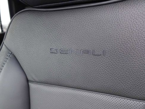 New 2025 GMC Yukon XL Denali w/ LPO, Illumination Package image 13