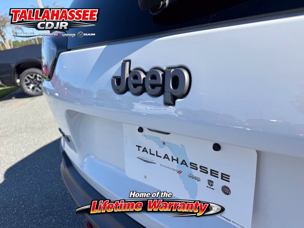 Used 2022 Jeep Cherokee Trailhawk w/ Comfort/Convenience Group AWD/4WD image 6