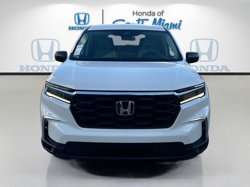 Used 2023 Honda Pilot LX image 2