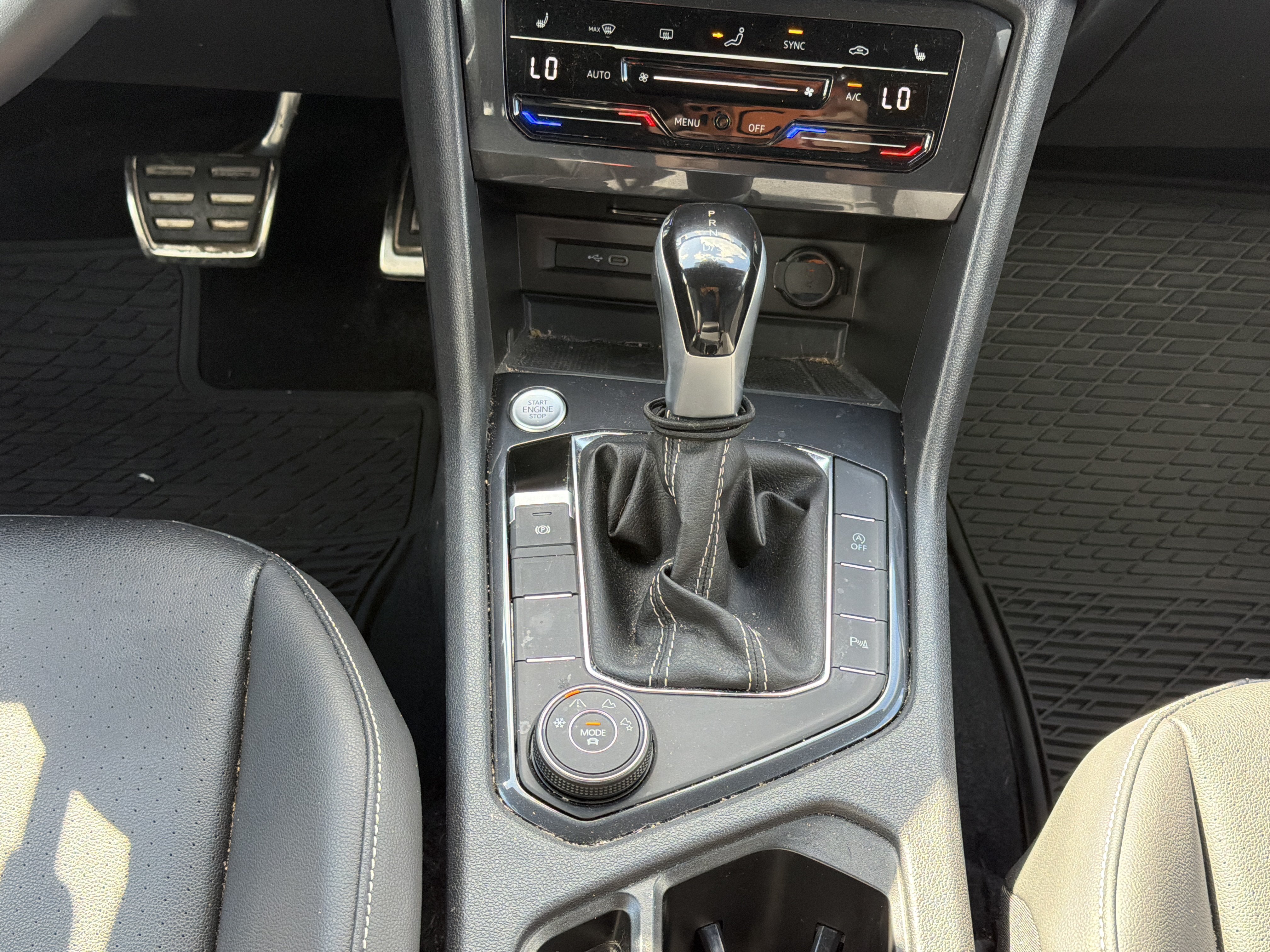 Used 2024 Volkswagen Tiguan SE R-Line AWD/4WD image 22