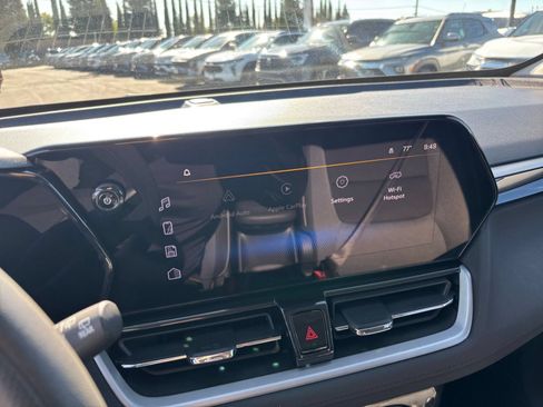 Used 2025 Chevrolet TrailBlazer LT FWD image 16