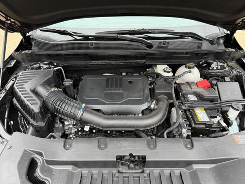 Used 2025 Chevrolet Blazer LT FWD image 32