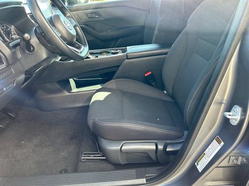 Used 2024 Nissan Rogue S AWD/4WD image 10