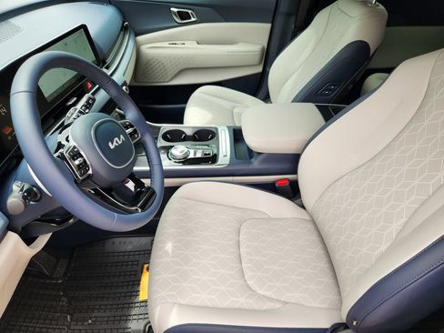 New 2026 Kia Carnival EX FWD image 10