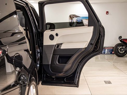 Used 2017 Land Rover Range Rover Sport HSE image 42