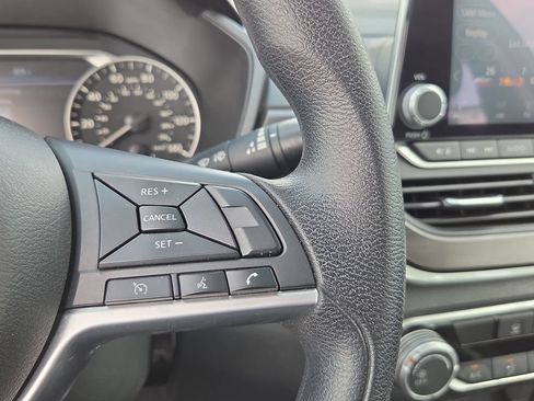 Used 2024 Nissan Altima 2.5 SV FWD image 19