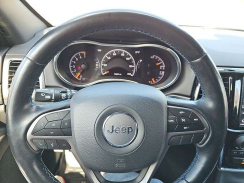 Used 2019 Jeep Grand Cherokee Laredo image 20