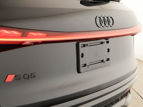 Certified 2025 Audi SQ5 Prestige image 34