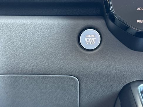 New 2026 Kia Carnival EX FWD image 24