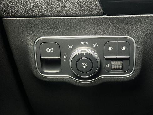 Certified 2025 Mercedes-Benz GLA 250 image 32