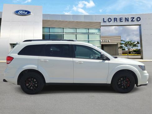 Used 2020 Dodge Journey SE w/ SE Popular Equipment Group FWD image 4