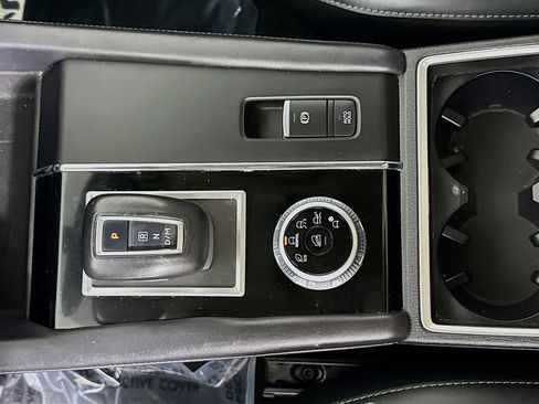 Used 2024 Mitsubishi Outlander SE Black Edition image 20