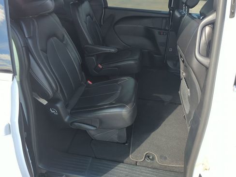Used 2025 Chrysler Pacifica Select FWD image 49