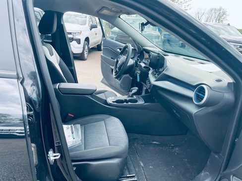 Used 2024 Chevrolet Trax LS FWD image 18