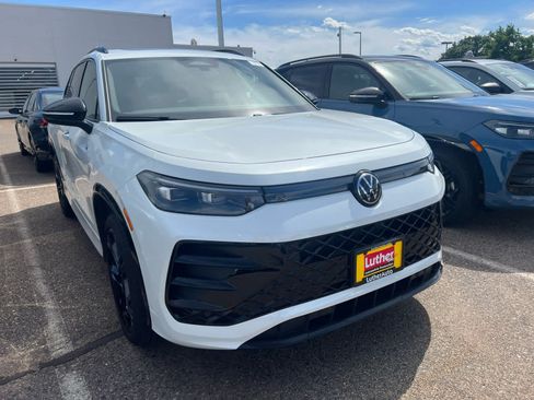 Used 2026 Volkswagen Tiguan SE R-Line AWD/4WD image 2