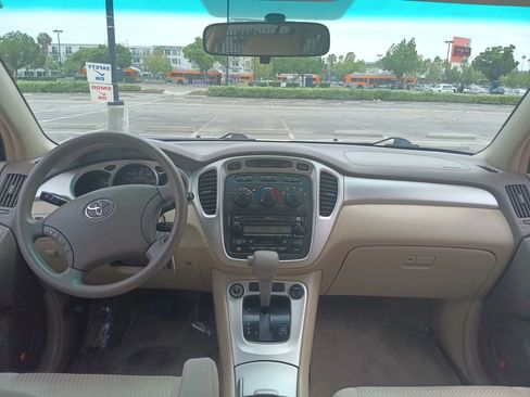 Used 2004 Toyota Highlander 4WD V6 image 16