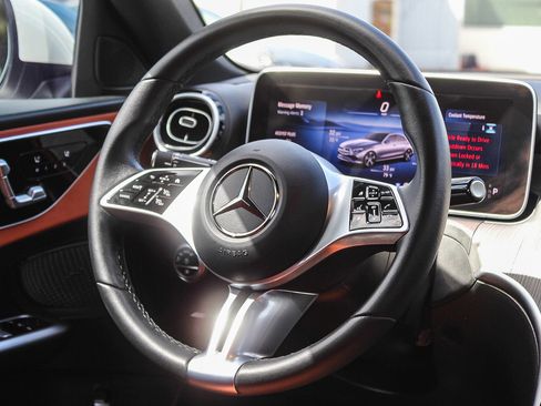 Used 2025 Mercedes-Benz C 300 Sedan image 15