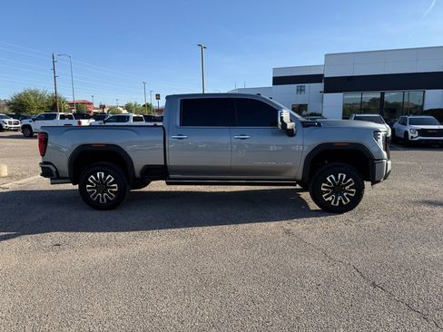 Used 2025 GMC Sierra 3500 Denali Ultimate AWD/4WD image 4