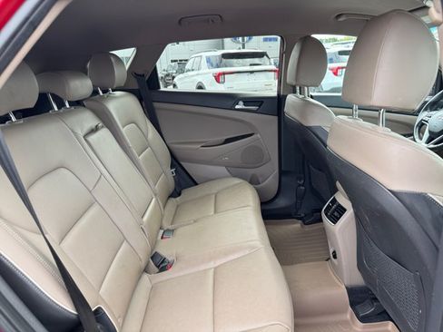 Used 2021 Hyundai Tucson Limited AWD/4WD image 17