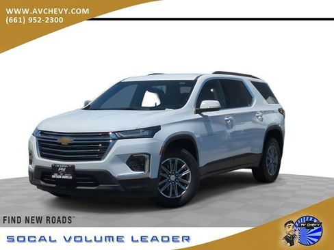 Used 2023 Chevrolet Traverse LT FWD image 1