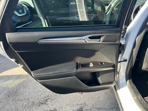 Used 2017 Ford Fusion SE image 14