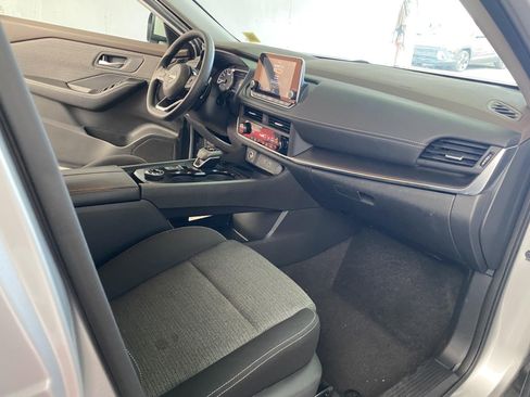 Used 2023 Nissan Rogue SV AWD/4WD image 8