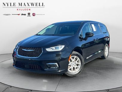 Used 2024 Chrysler Pacifica Touring-L