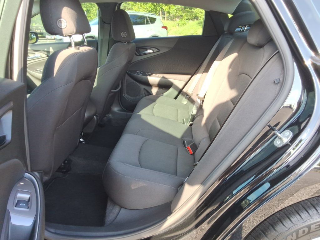 Certified 2025 Chevrolet Malibu RS FWD image 18