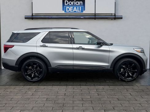 Used 2024 Ford Explorer ST-Line w/ Class IV Trailer Tow Package AWD/4WD image 2