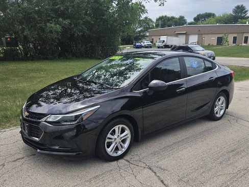 Used 2018 Chevrolet Cruze LT FWD image 1
