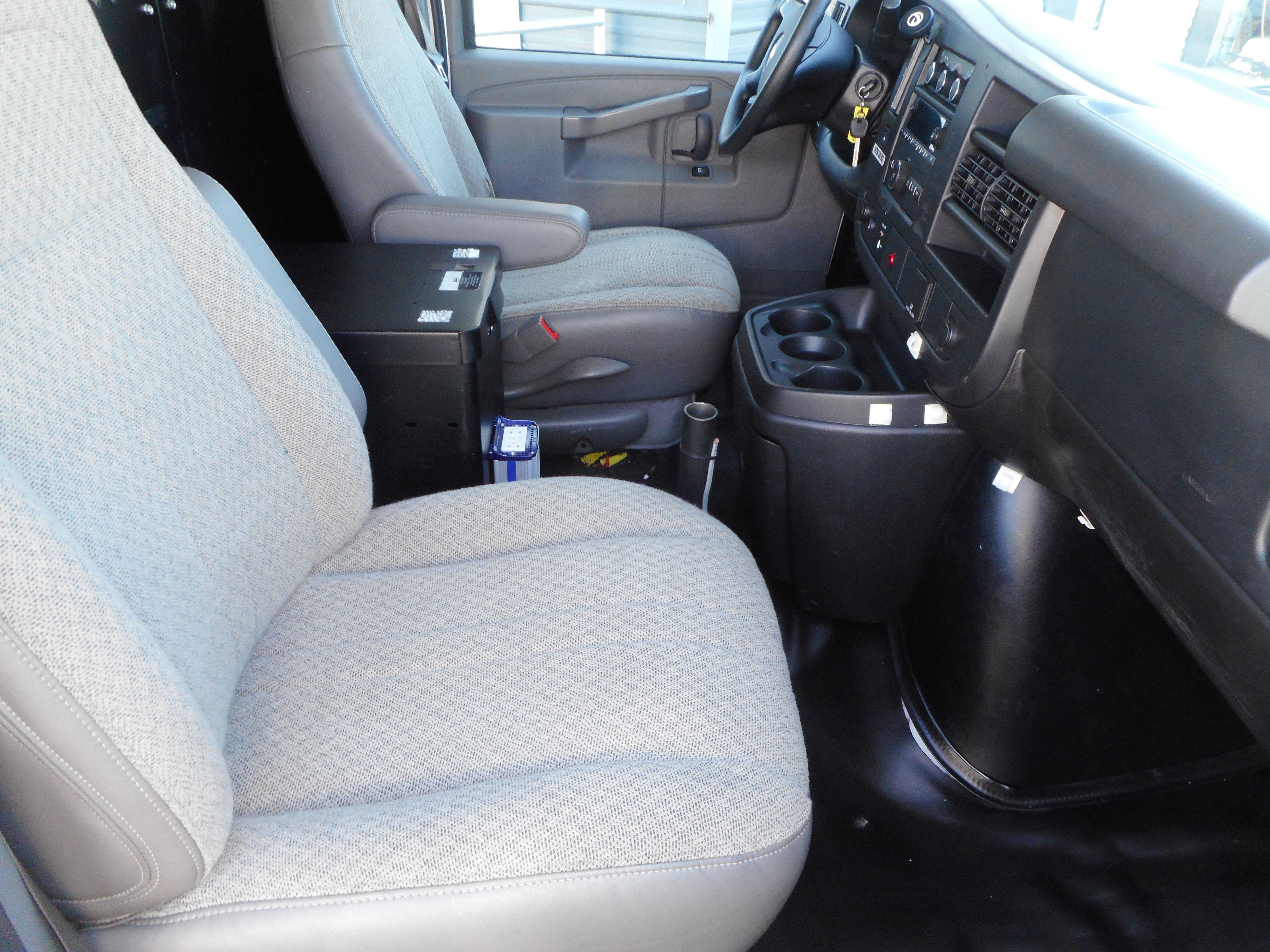 Used 2016 Chevrolet Express 2500 RWD image 25