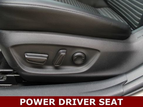 Used 2019 Toyota Camry SE w/ Sunroof Package image 3