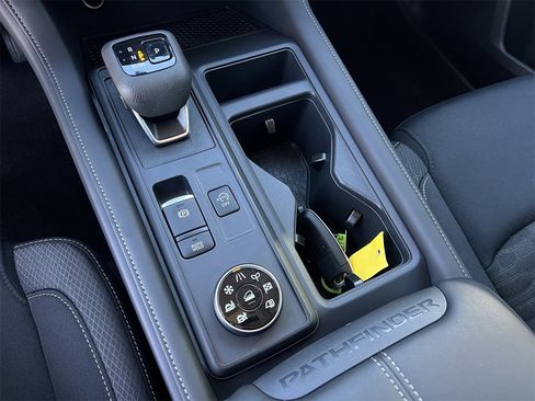 Certified 2025 Nissan Pathfinder S image 17