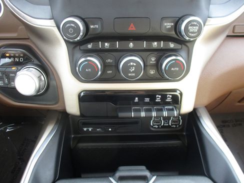 Used 2019 RAM 1500 Laramie image 34