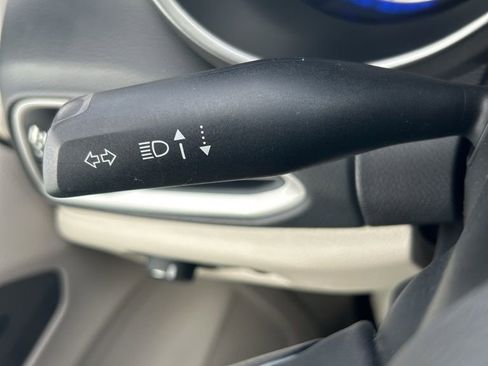 Used 2023 Chrysler Pacifica Touring-L image 30