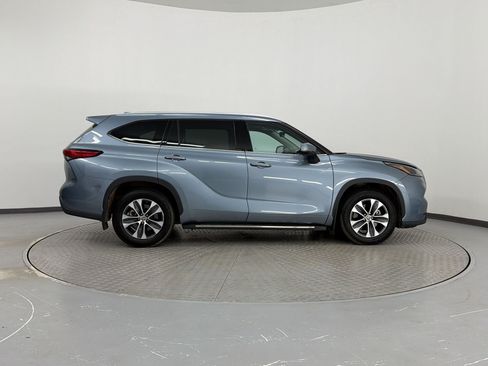 Used 2022 Toyota Highlander XLE FWD image 7