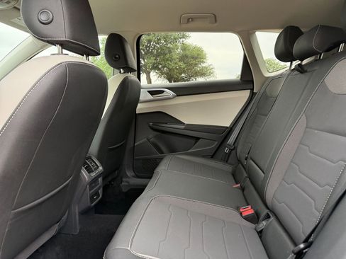 Used 2025 Volkswagen Taos SE FWD image 25