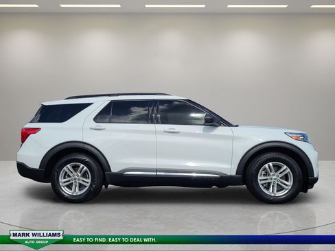 Certified 2022 Ford Explorer XLT RWD image 2