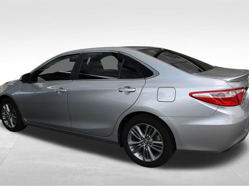 Used 2015 Toyota Camry SE FWD image 13
