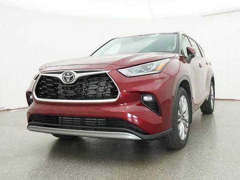 New 2026 Toyota Highlander Platinum image 32