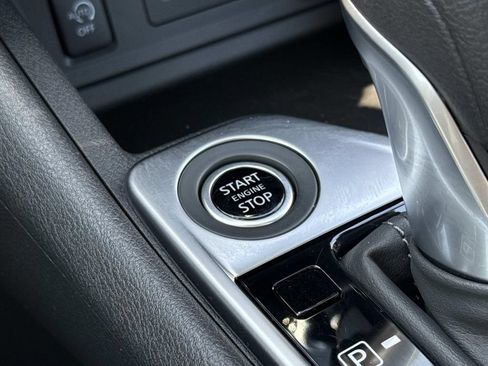 Used 2025 Nissan Sentra SV FWD image 15